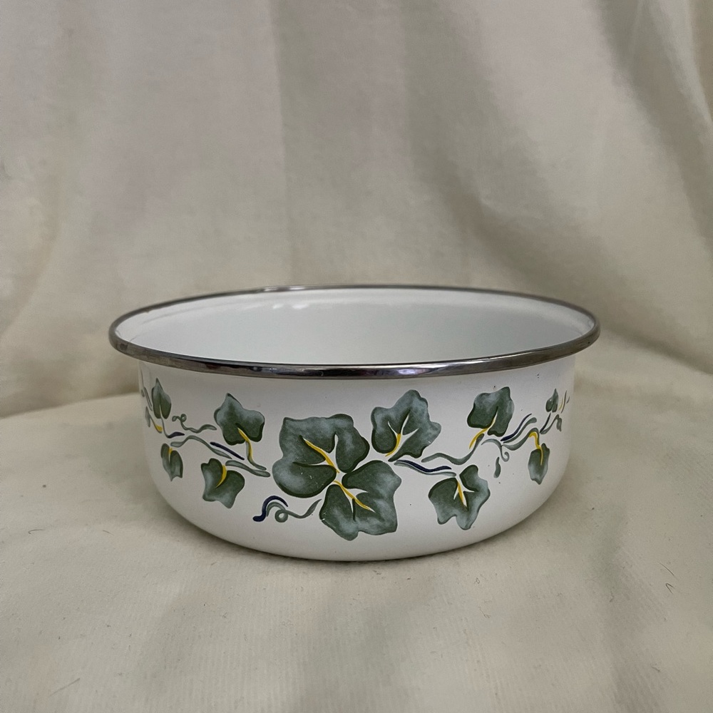 Vintage ivy designed baking tin with spatula